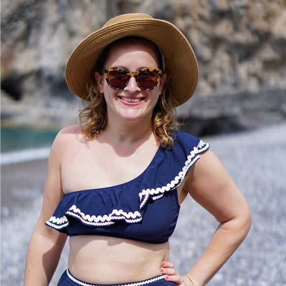 ✨One-shoulder bikini top with rickrack✨ - Picture 8 of 9